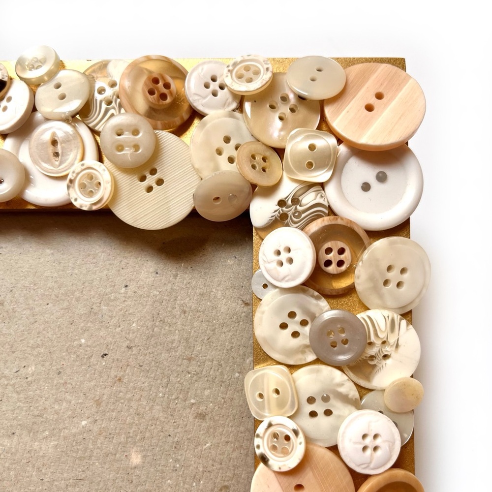 Vintage Button Frame - Picture 2 of 8